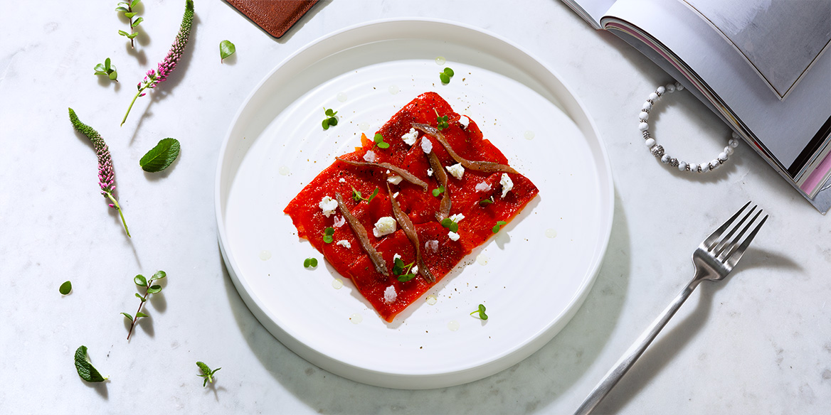 Печеный перец с фетой, анчоусами и копчёным оливковым маслом