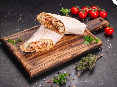 Шаурма с курицей на мангале