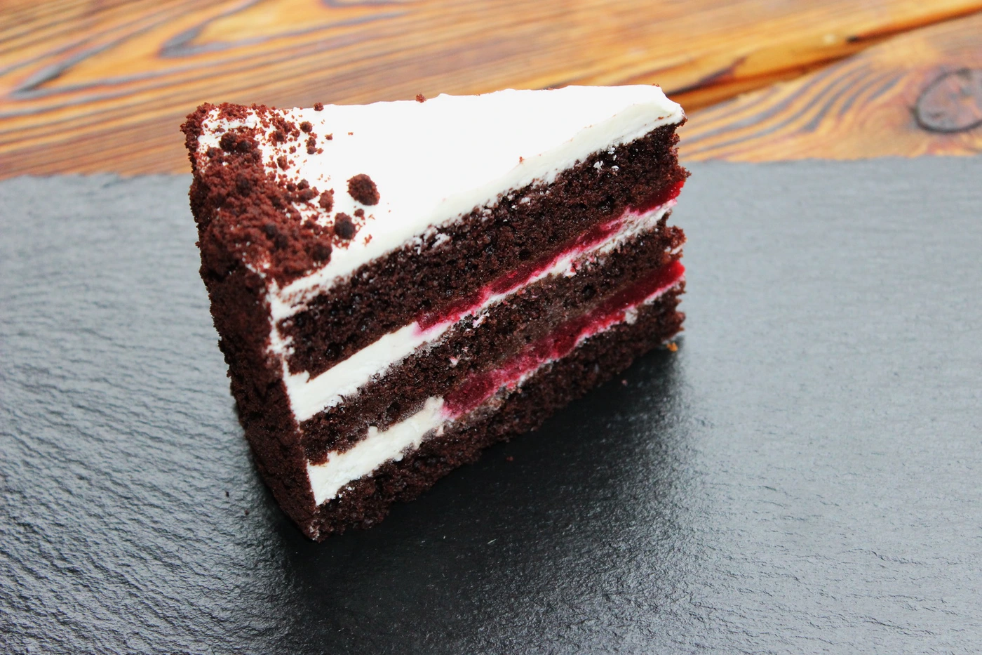 Шоколадный с вишней