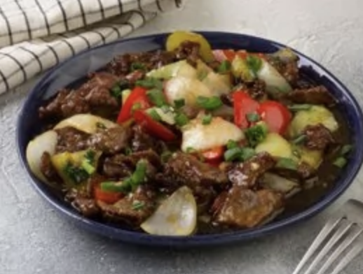 Говядина жаренная с луком и папкрикой