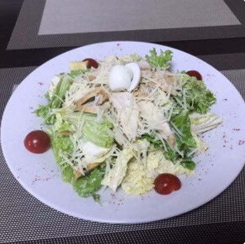 Салат Цезарь с курицей
