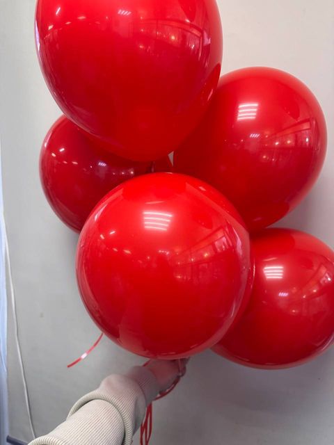 5 красных гелиевых шаров