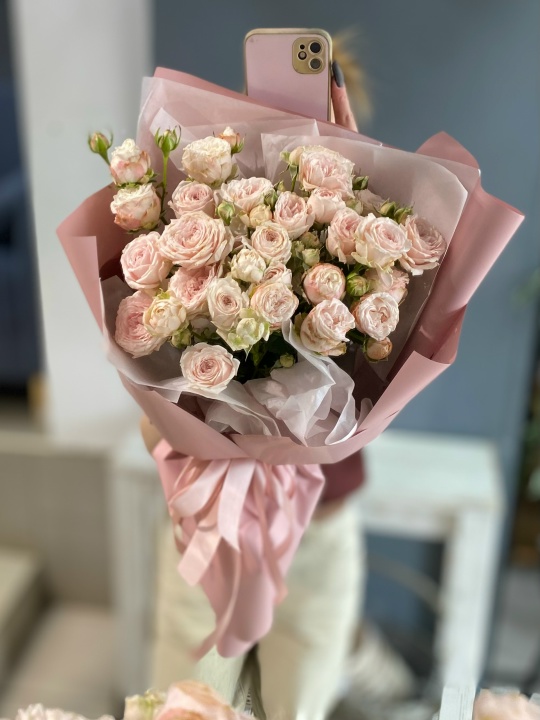 Букет из кустовых роз