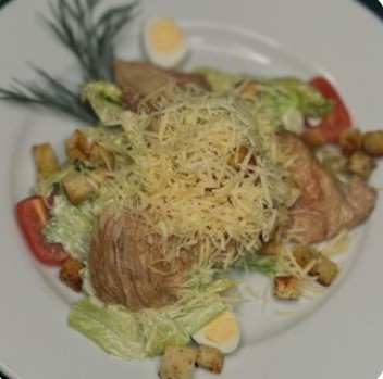 Салат Цезарь с курицей