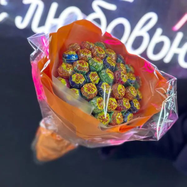 Букет сладкий в ярко-оранжевой пленке