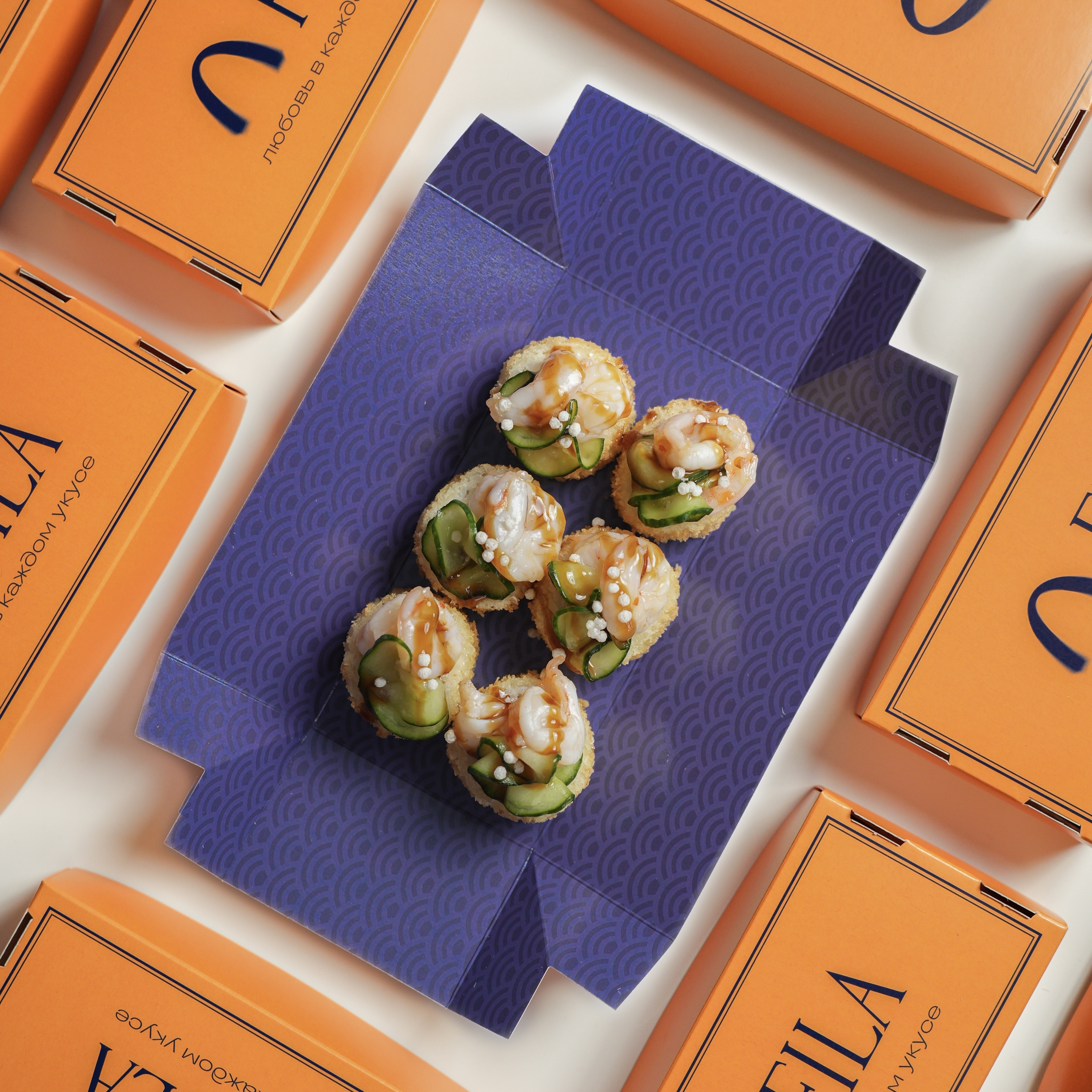 Ролл темпура с глазированной креветкой и маринованным огурцом