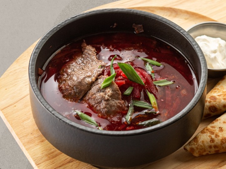 Борщ с томлёной говядиной