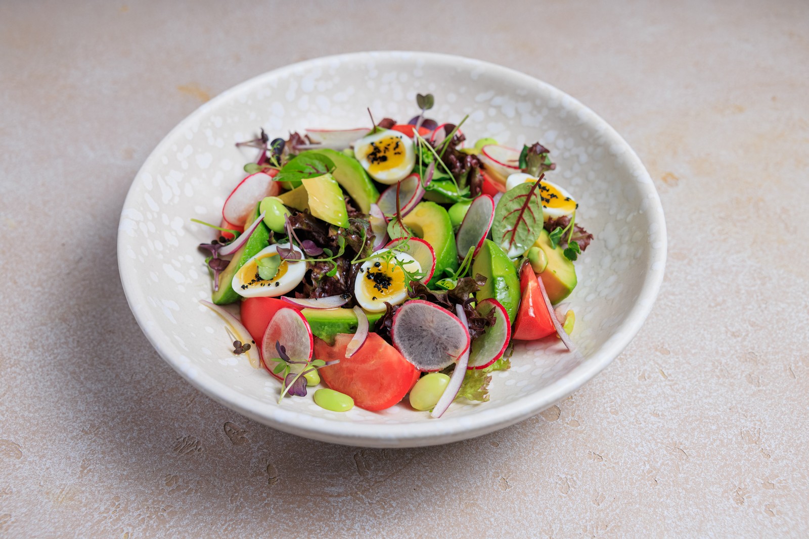 Салат с авокадо и помидорами