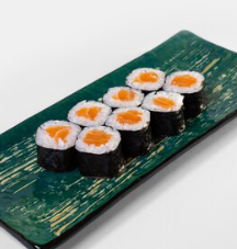 Маки с лососем