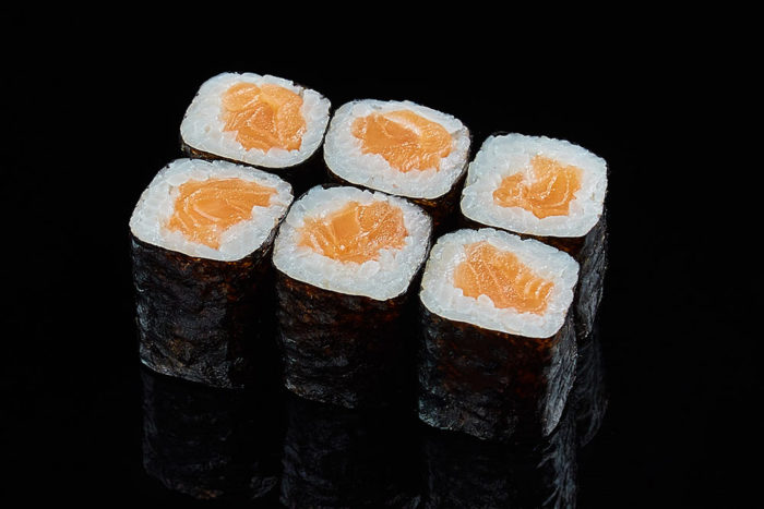 Маки Роллы лосось