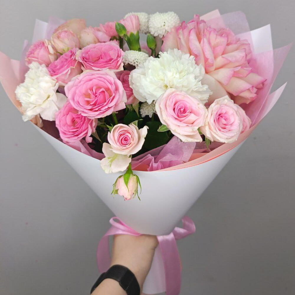 Букет нежный с розой и диантусом