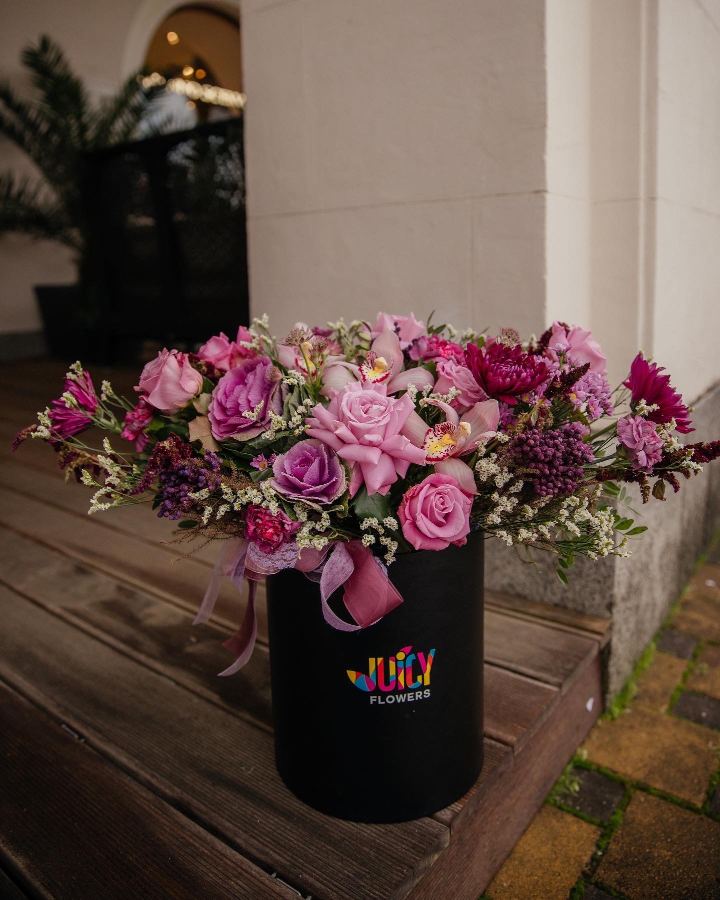 Композиция в фирменном стиле Juicy Flowers S