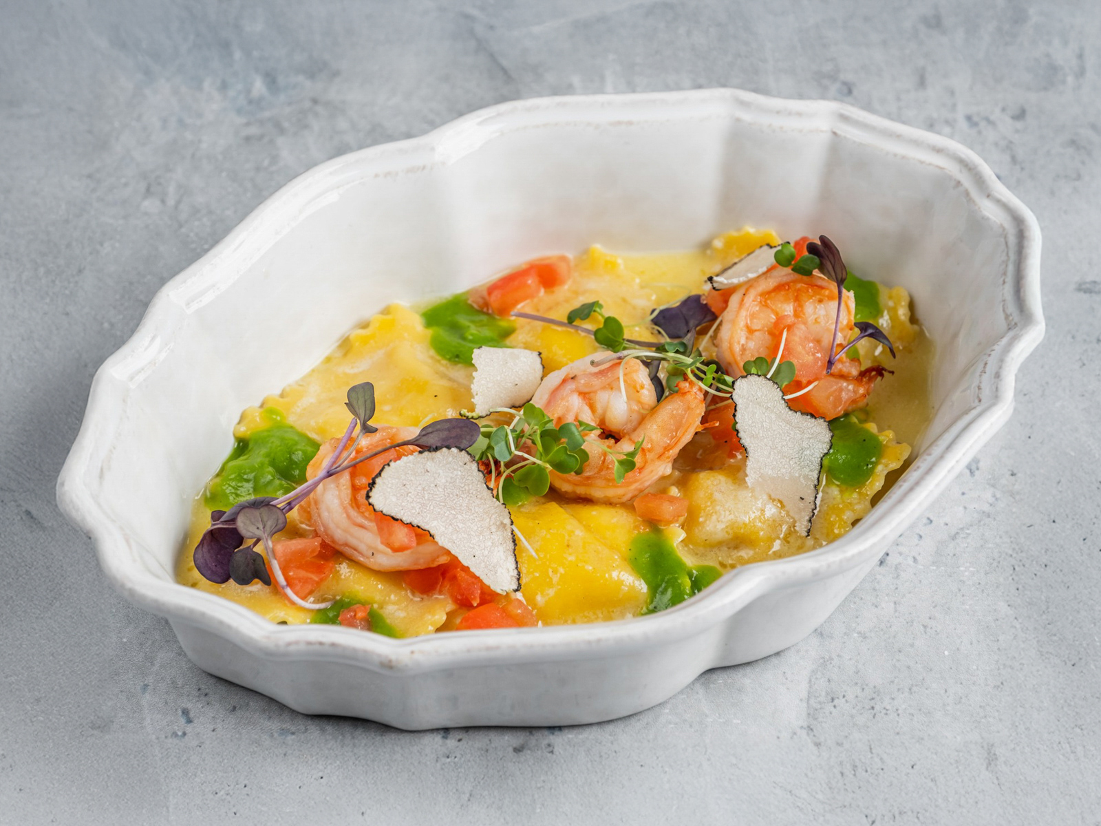 Равиоли с сибасом и креветками