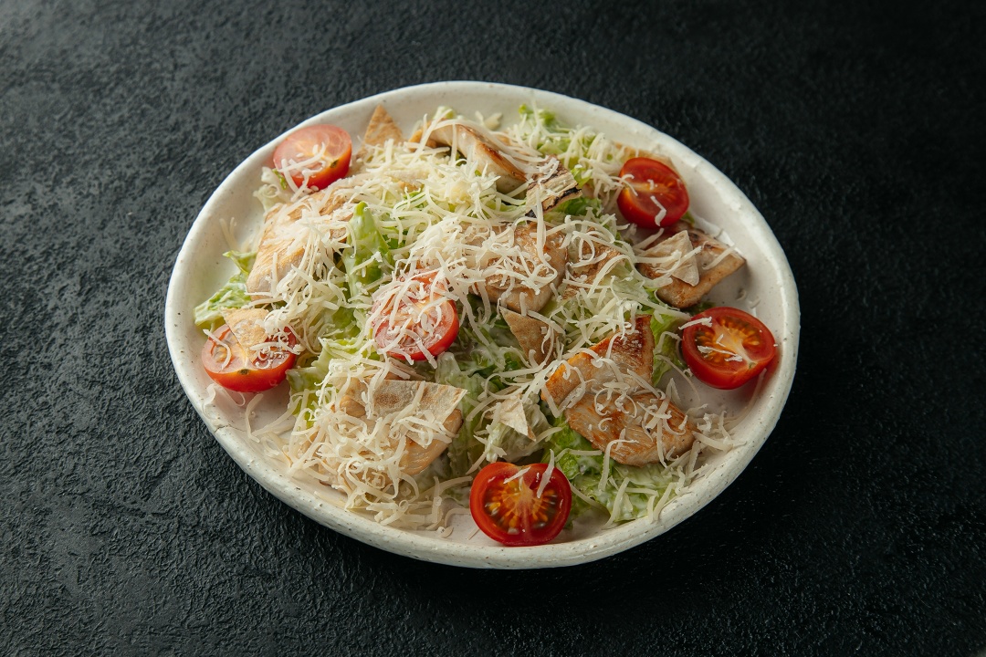 Цезарь с курицей (салат)