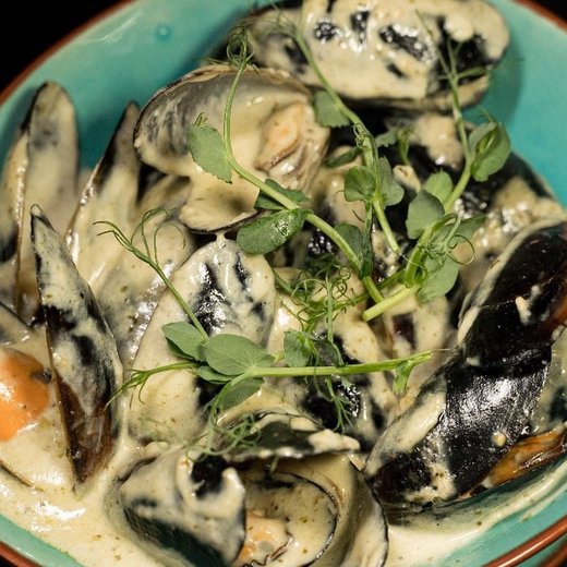 Мидии в створках с соусом горгондзола