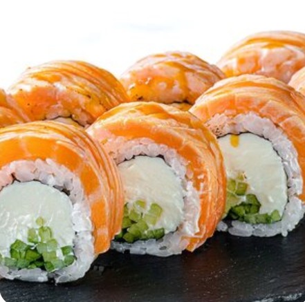 Ролл Филадельфия люкс с опаленным лососем