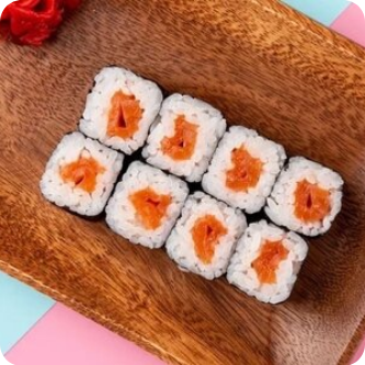 Маки с лососем