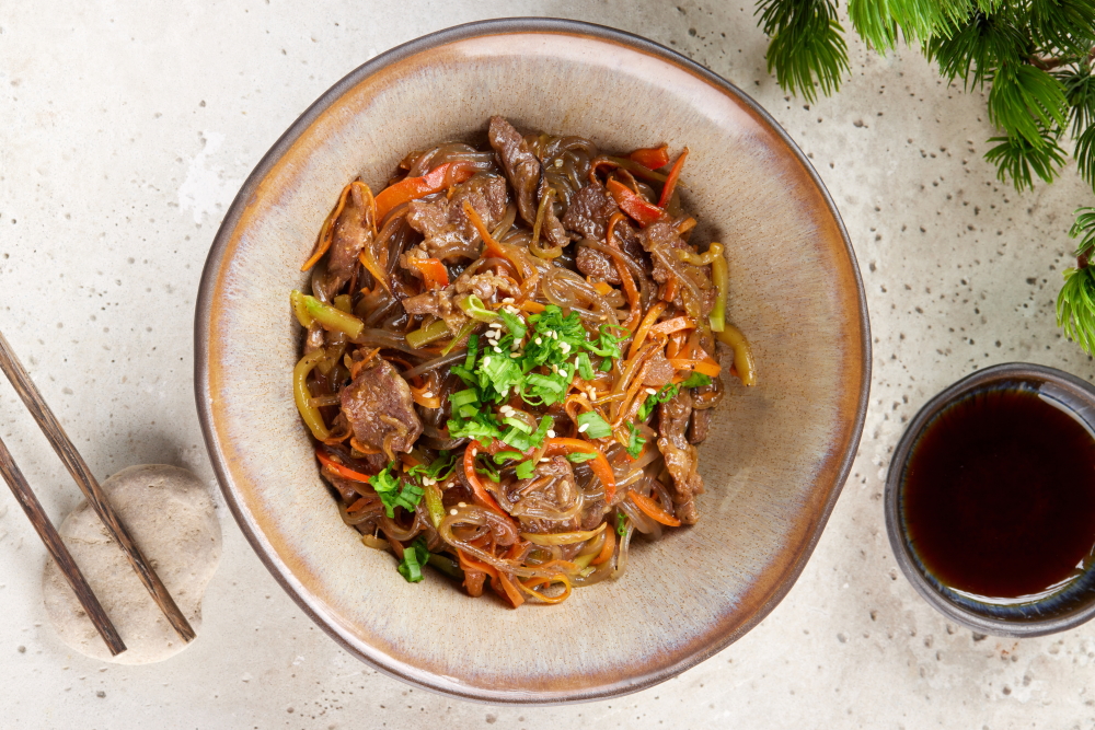 Бататовая лапша с говядиной в черно-перечном соусе