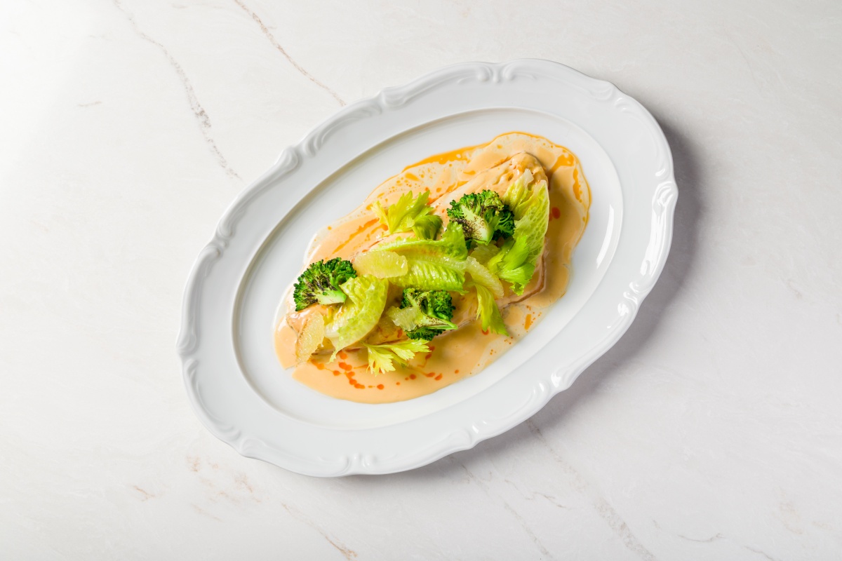 Филе сибаса с кокосовым соусом