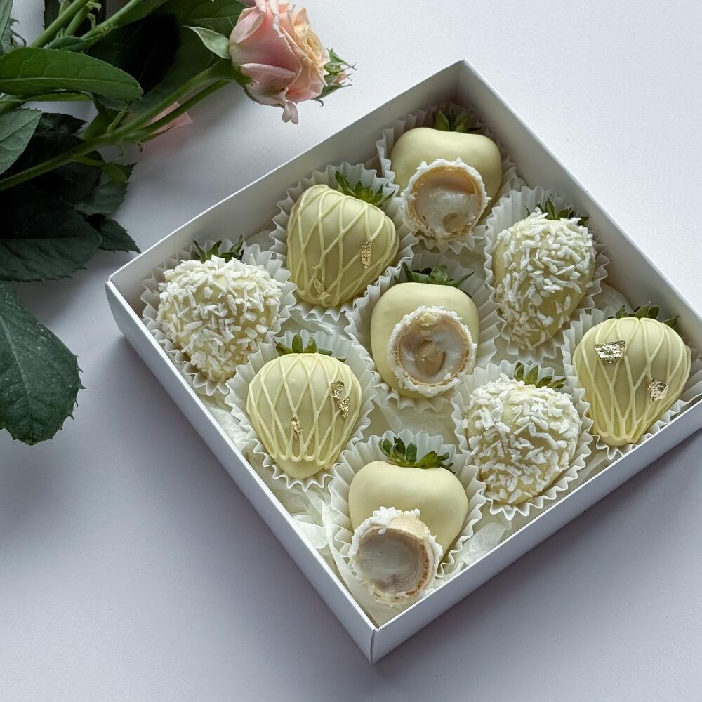 Клубника в шоколаде "Raffaello", 9 ягод