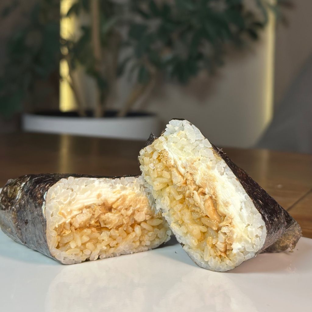 Онигири с курицей терияки