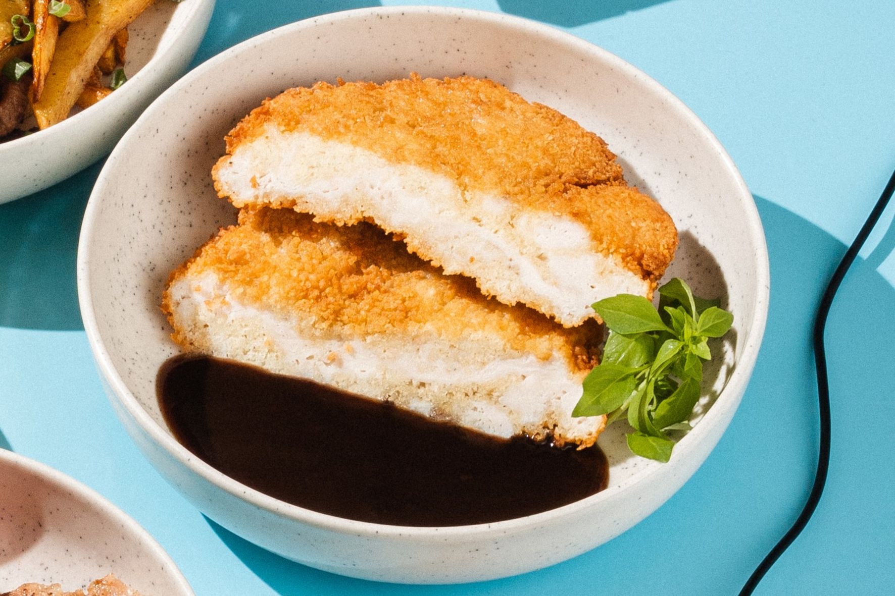 Шницель из куриного филе с соусом дэми гляс