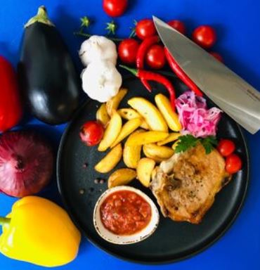 Корейка свиная с дольками картофеля