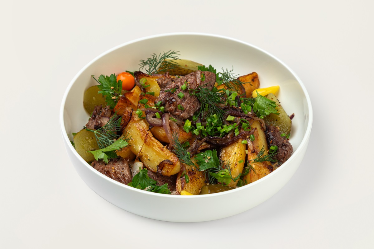 Жареная мраморная говядина с запечённым картофелем