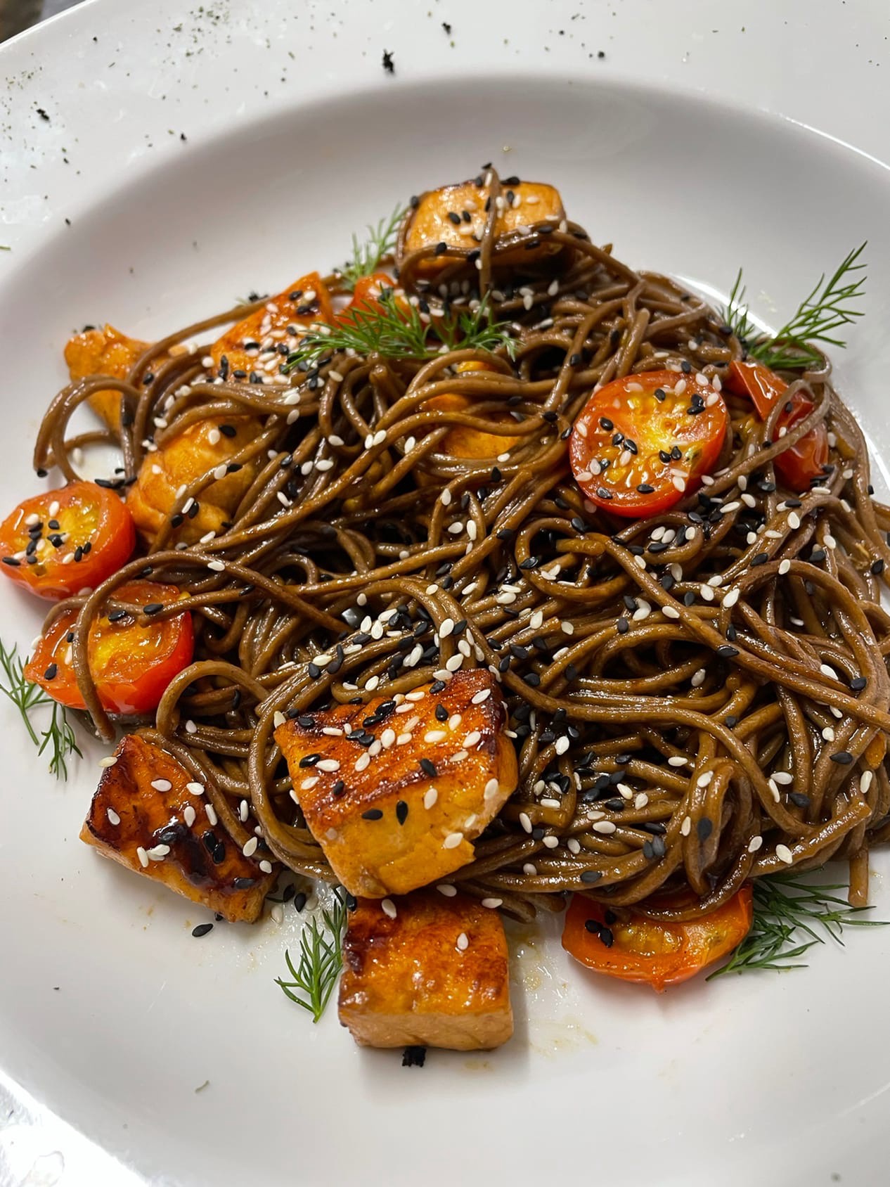 Wok с лососем