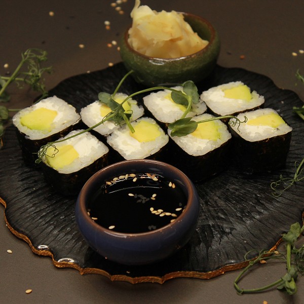 Ролл авокадо с сыром