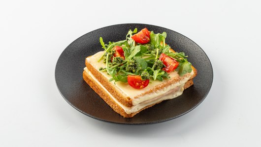 Сэндвич Крок Месье, кафе