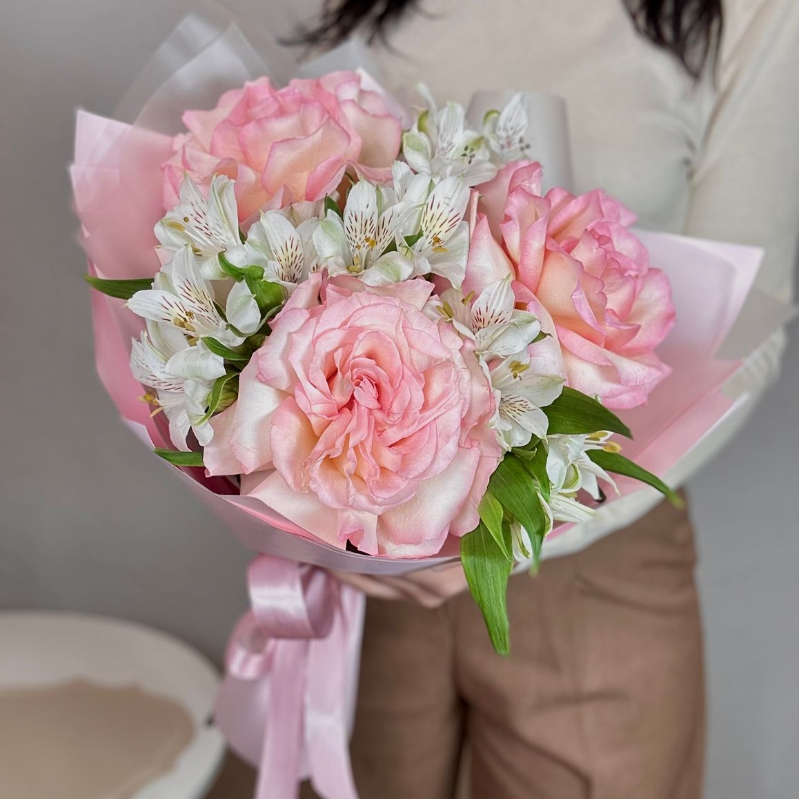 Эсперанса и белые альстромерии