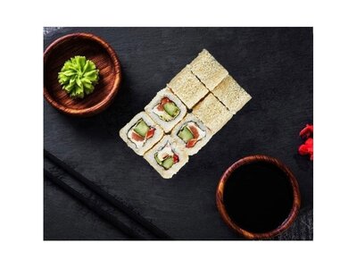 Ролл с курицей в кунжуте