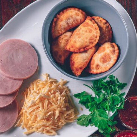 Чебуречки с ветчиной и сыром