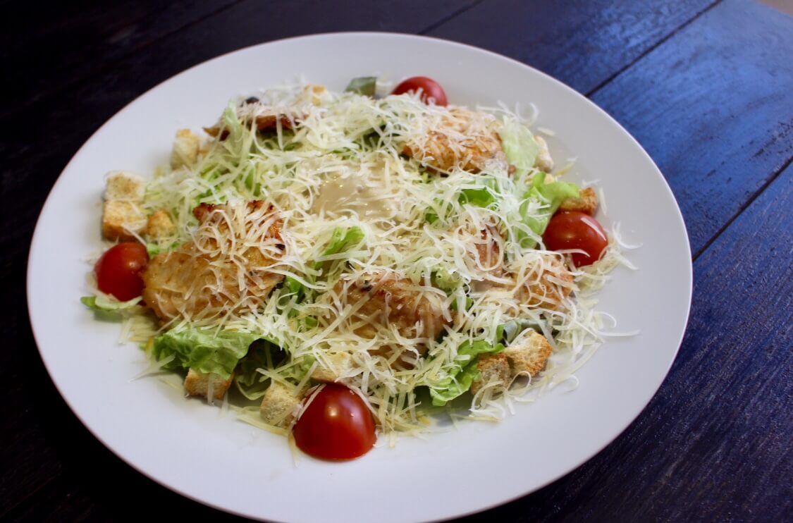 Салат "Цезарь" с куриной грудкой