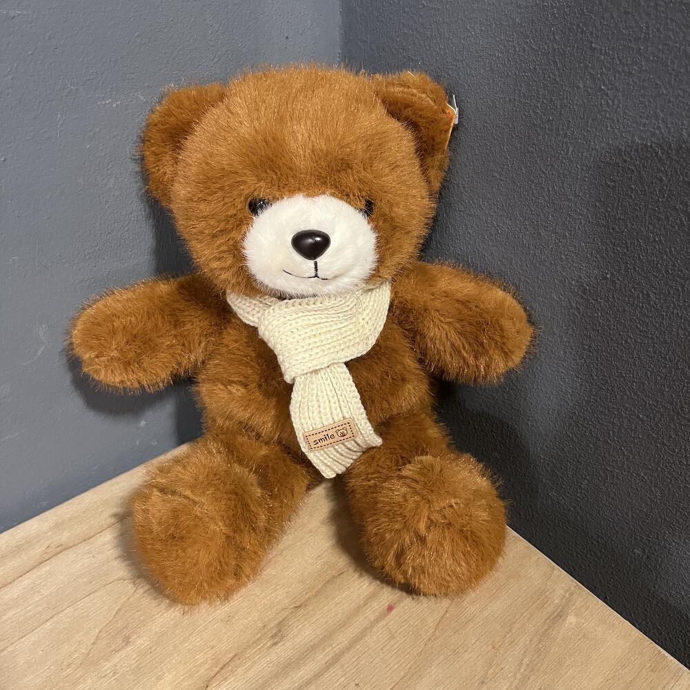 Рыжый мишка с шарфиком