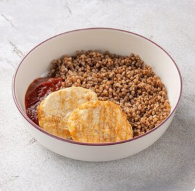 Котлеты из курицы с томатной сальсой и Пюре (картофель, масло сливочное, сливки, соль)