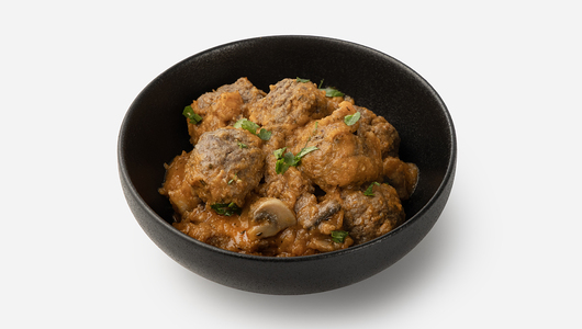 Митболы из говядины с шампиньонами и тыквенным соусом