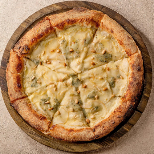 Пицца с грушей и дорблю