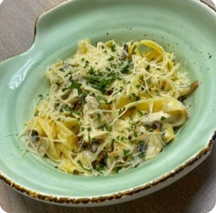 Паста с грибным ассорти и курицей