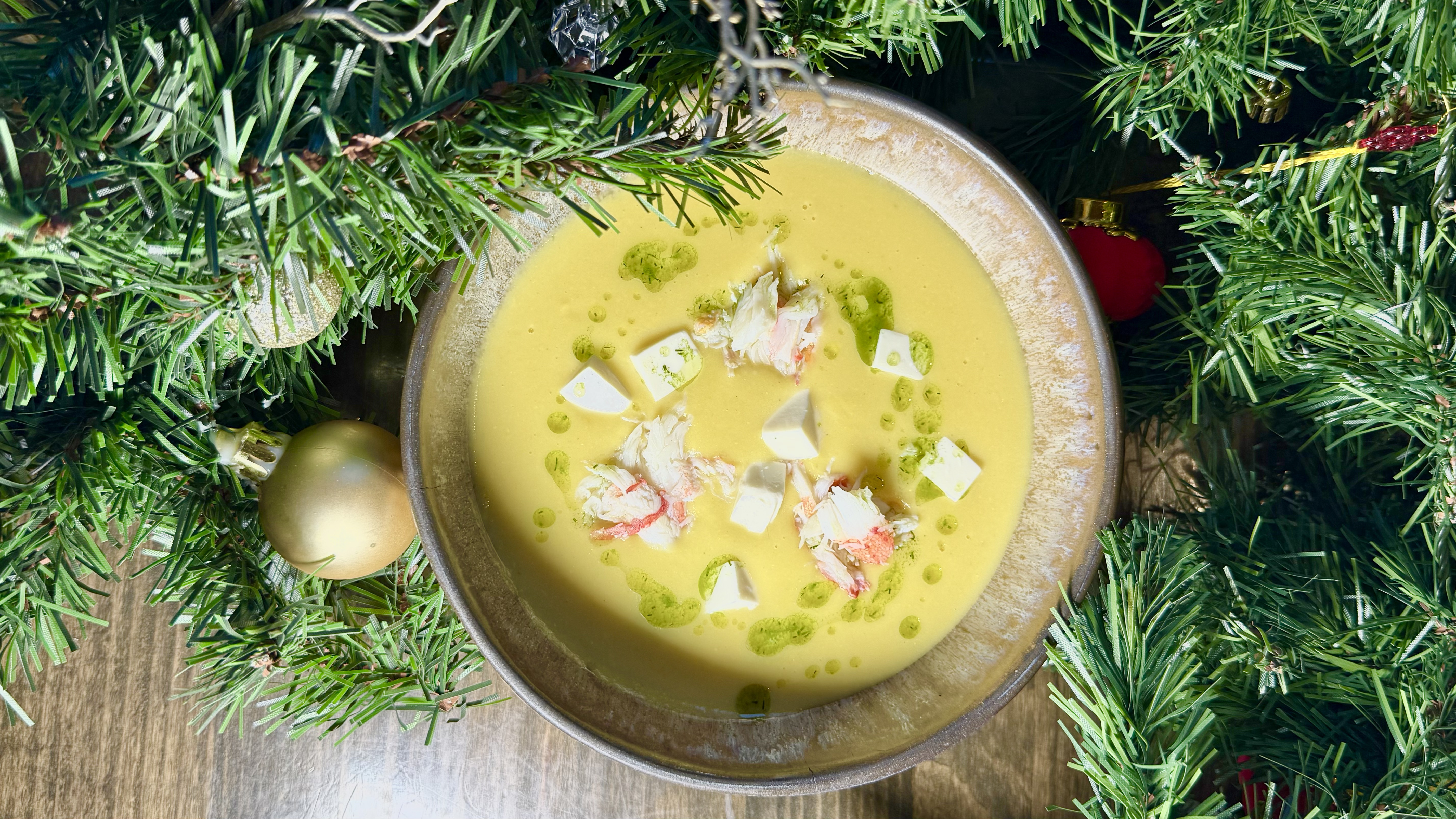 Крем-суп из кукурузы с крабом и шёлковым тофу