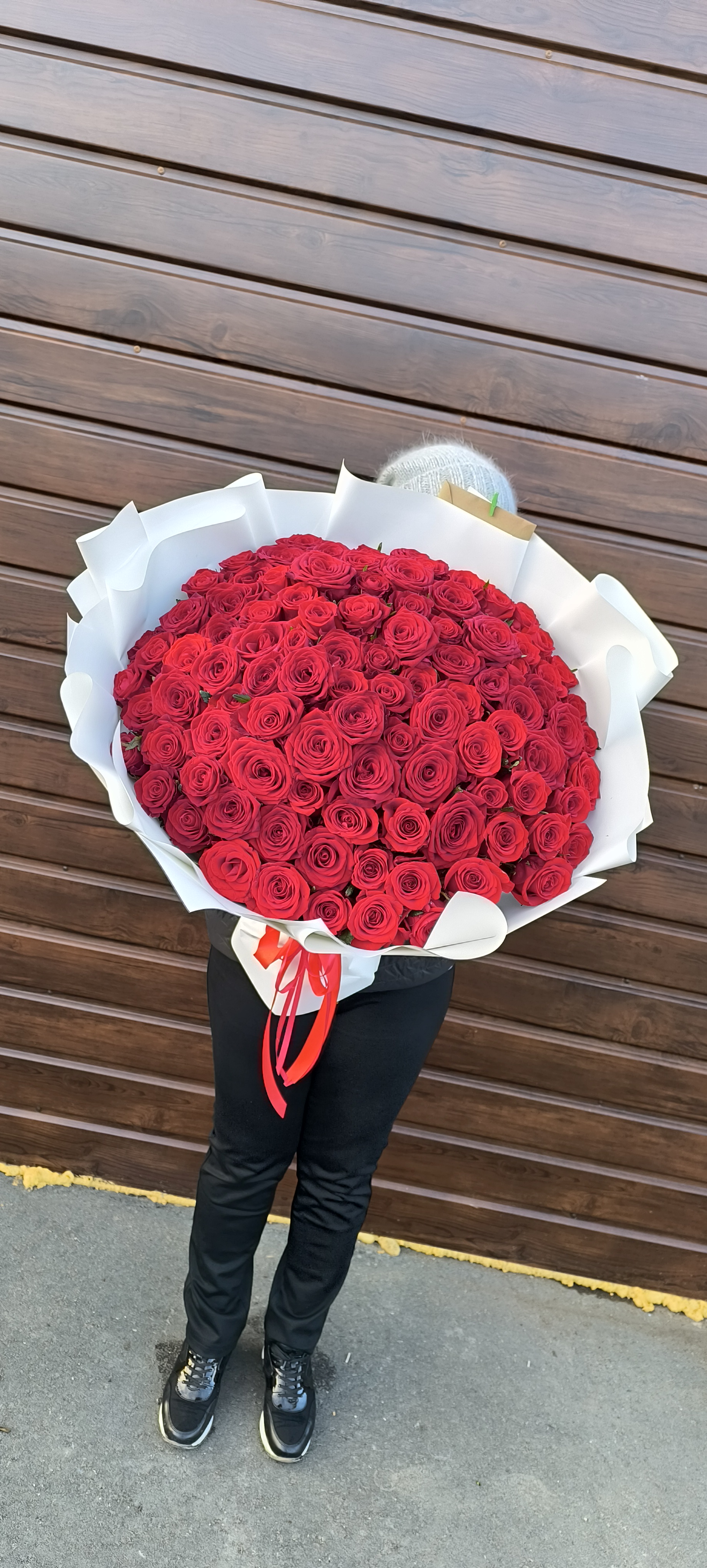 101 бордовая роза Россия