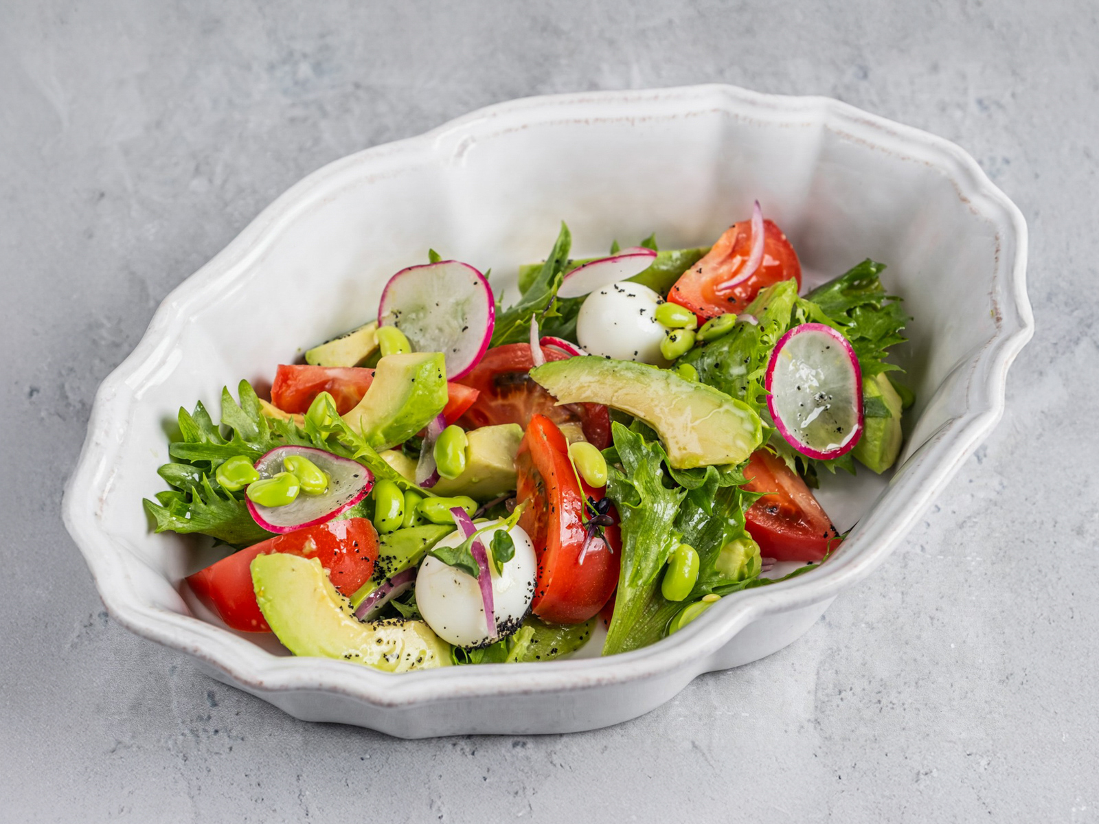 Салат с авокадо и помидорами