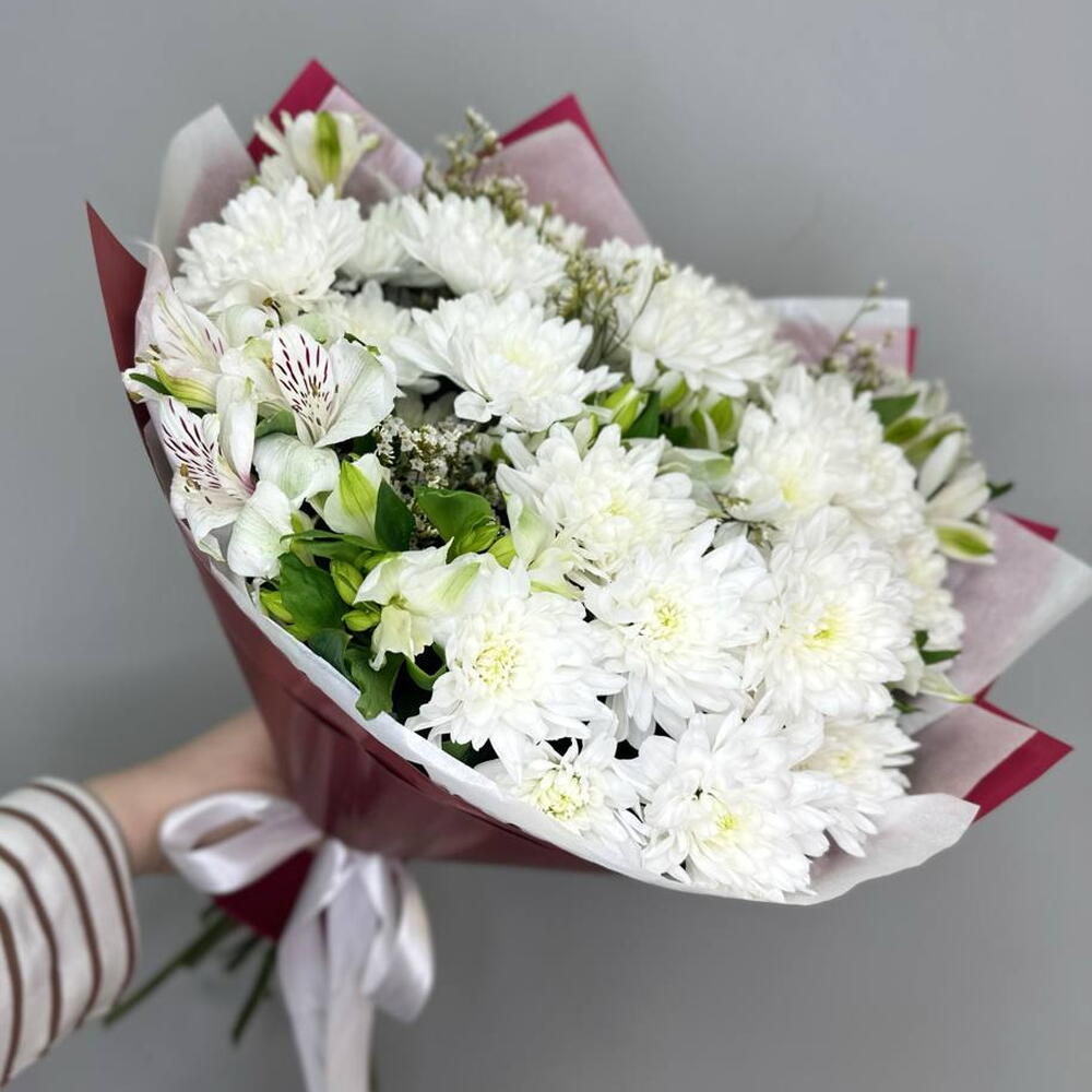 Нежный букет с хризантемой