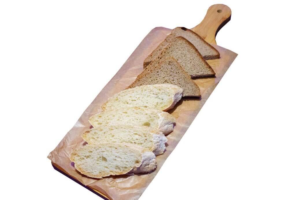 Три корочки хлеба с маслом