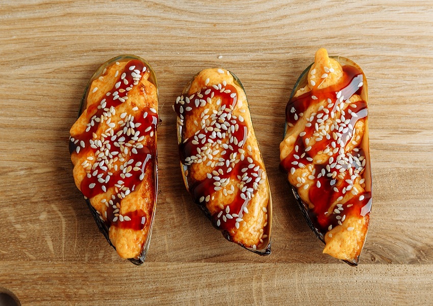 Мидии запеченные в спайси соусе 3 шт.