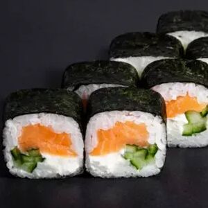 Ролл Классический с лососем, творожным сыром и огурцом
