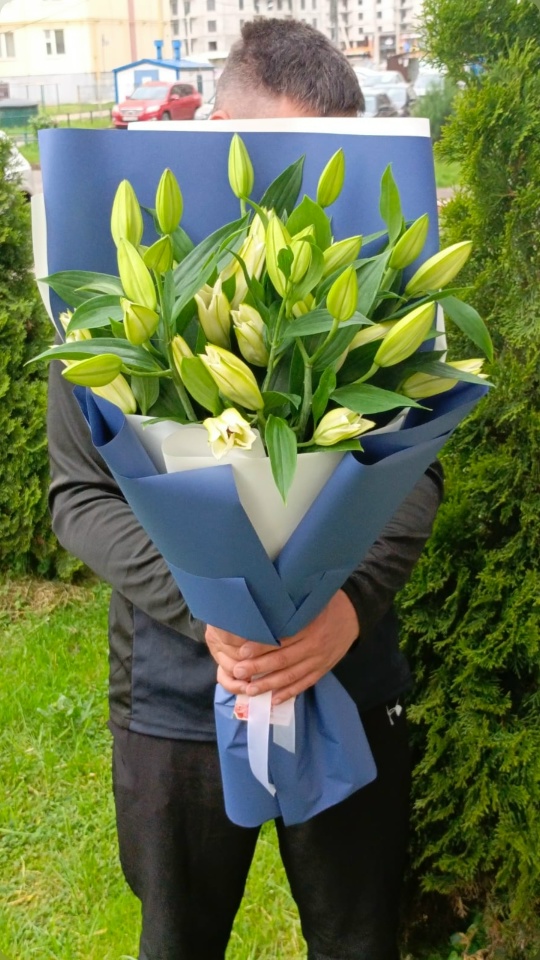 Белые лилии в упаковке 5 шт