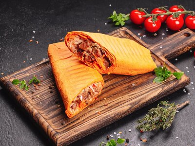 Шаурма с телятиной в сырном лаваше