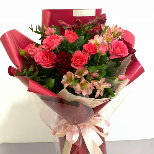 Сборный букет «Сияющая любовь»